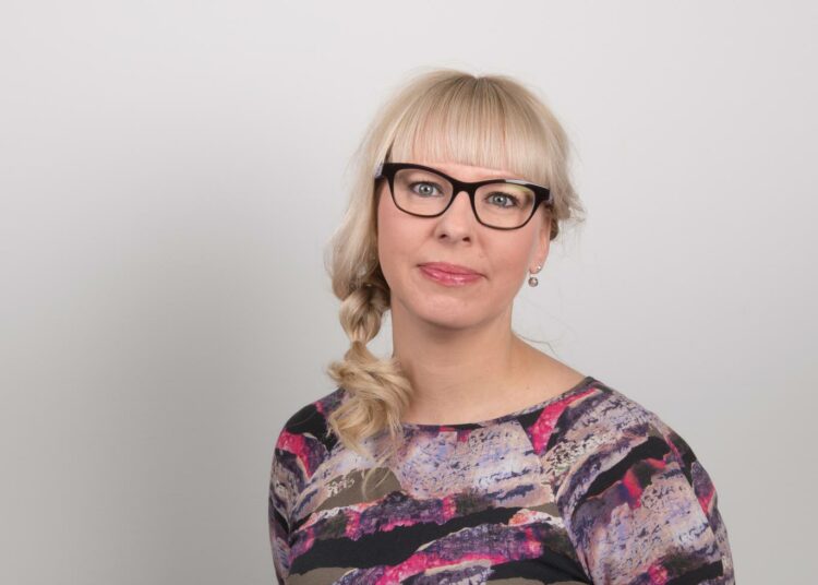 Vasemmistoliiton eduskuntaryhmän puheenjohtaja Aino-Kaisa Pekonen.