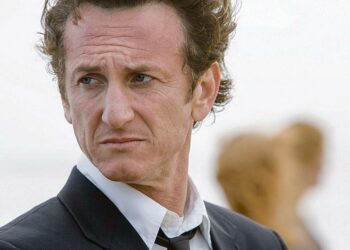 Elämän puu on elokuva maailman alusta ja lopusta, elämän tarkoituksesta ja yhdestä perheestä 1950-luvun Texasissa. Kuvassa Sean Penn.