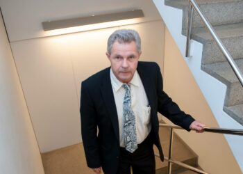 Vasemmistoliiton kansanedustaja Matti Semi on huolissaan pienituloisten ulosottovelallisten asemasta.