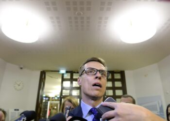 Kokoomuksen puheenjohtaja, valtiovarainministeri Alexander Stubb kommentoi sote-neuvotteluita perjantaina 6. marraskuuta.