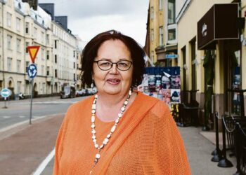 Maire Soiluva meni aikanaan nettiin etsimään kumppania. Kokemuksien pohjalta syntyi kirja.