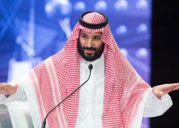 Saudi-Arabian tosiasiallinen johtaja, kruununprinssi Mohammed bin Salman puhumassa investointikonferenssissa keskiviikkona.