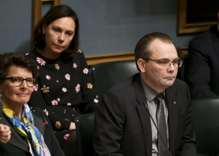 Puolustusministeri Jussi Niinistö oli paikalla eduskunnan kyselytunnilla, mutta ei kommentoinut kirjoituksiaan.