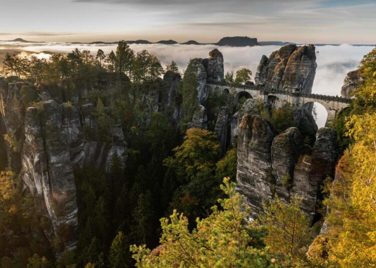 Itä-Saksan Saksin osavaltion yksi suosituimmista nähtävyyksistä Bastein kivimuodostelma.