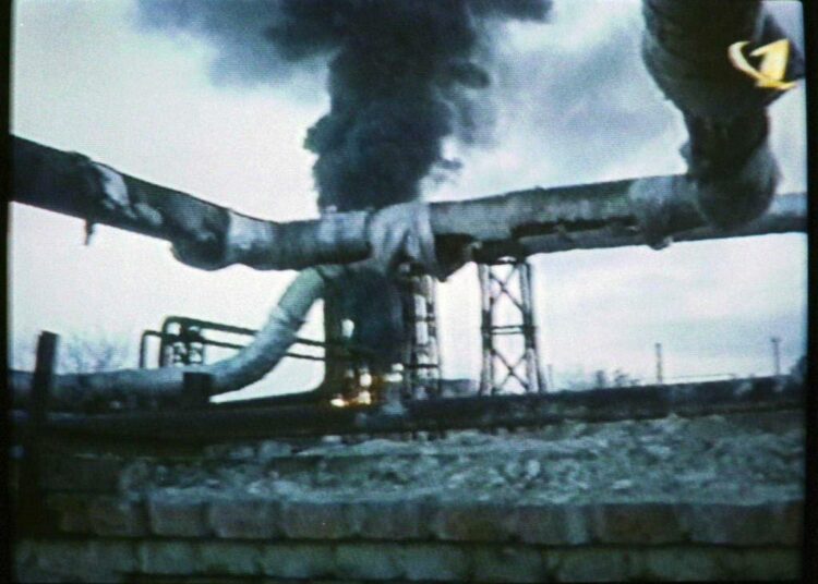 Venäjä tuhosi ilmaiskulla öljynjalostamon Groznyissa.