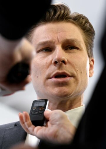 Useat kansalaisjärjestöt vaativat puolustusministeri Antti Häkkäsen (kok.) eroa.
