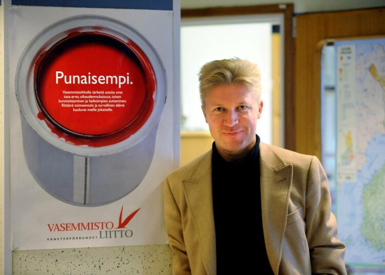 Vasemmistoliiton viestintäpäällikkönä aloittaneella Mika Vehkasaarella on pitkä kokemus toimittajana ja tiedottajana.