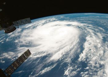 Nasan satelliittikuvassa nähdään hurrikaani Katian olevan syntymässä elokuun viimeisenä päivänä. 5. syyskuuta se oli kehittynyt kakkoskategorian hurrikaaniksi, ja tiistain ja keskiviikon välisenä yönä Katian viime puhallukset ulottuivat Etelä-Suomen rannikolle.