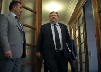Kreikan valtiovarainministeri Evangelos Venizelos saapui torstai-iltana kertomaan maan hallitukselle onnistuneesta velan puolituksesta.