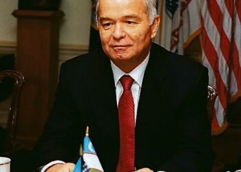 Islam Karimov Pentagonin vieraana maaliskuussa 2002, Yhdysvaltain ja Uzbekistanin suhteiden edellisellä lämpimällä kaudella.