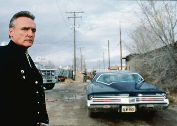Red Rock West on jännityselokuva työttömästä nuoresta miehestä, joka hätä-päissään aikoo ryhtyä palkkamurhaajaksi. Kuvassa: Dennis Hopper.