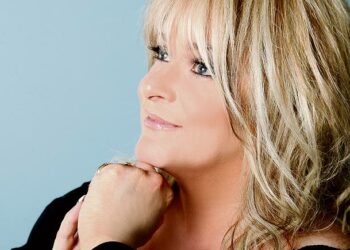 Kansan Uutiset tanssittaa lauantaina klo 20.00–24.00 Kirjaslammen Tanssilavalla Marion Rungin & Jackpotin tahdissa.