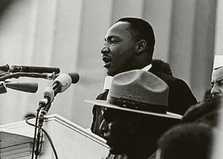 Martin Luther King oli COINTELPRO:n johtajan William Sullivanin mukaan ”maan tulevaisuudelle vaarallisin neekeri”. Kuvassa King pitämässä kuuluisaa ”Minulla on unelma” -puhettaan elokuussa 1963.