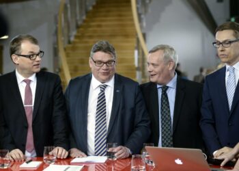 Hallitusvaihtoehtoja on kaksi: keskustan, perussuomalaisten ja kokoomuksen varaan rakentuva porvarihallitus tai kokoomuksen vaihtaminen sosiaalidemokraatteihin, jolloin syntyisi uuspunamultahallitus.