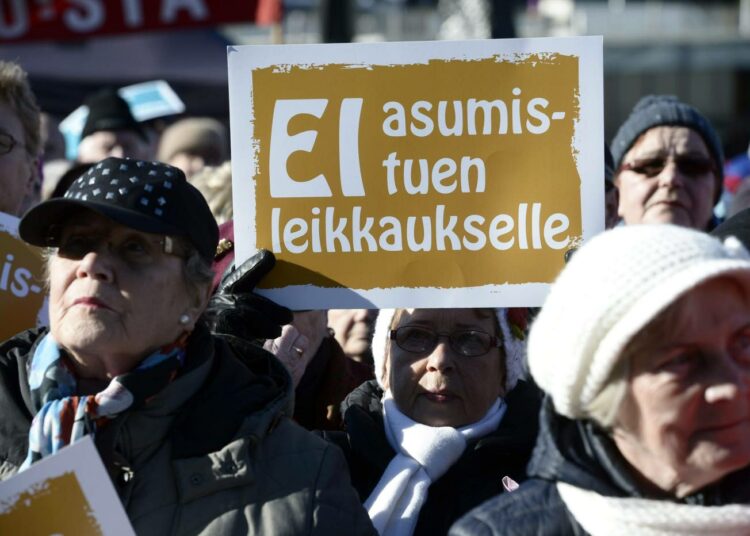 Keskustan Sirkka Anttilan mukaan juuri eläkeläiset ymmärtävät muita paremmin hallituksen linjaa.