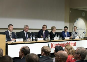 Kokoomuksen puheenjohtaja, valtiovarainministeri Petteri Orpo, SDP:n puheenjohtaja Antti Rinne, keskustan puheenjohtaja, pääministeri Juha Sipilä, perussuomalaisten sosiaali- ja terveysministeri Pirkko Mattila, vihreiden puheenjohtaja Ville Niinistö ja vasemmistoliiton varapuheenjohtaja Hanna Sarkkinen osallistuivat vuosittaisen Kuntamarkkinat -tapahtuman keskusteluun.
