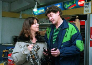 Terhi Panula ja Risto Autio Kotikadussa vuonna 1997. Sarja on tulossa katsottavaksi Yle Areenassa.