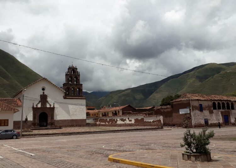 Huaro on 4¿500 asukkaan kunta 3¿100 metrin korkeudella Perun Andeilla.