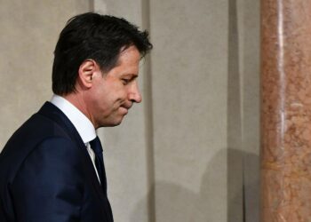 Populistihallituksen pääministeriksi kaavailtu Giuseppe Conte luopui tehtävästään presidentin käytettyä veto-oikeuttaan.