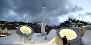 Taide kiinnostaa suomalaisia. Taidemuseo Amos Rexiin Helsingissä on jatkuvasti pitkät jonot.