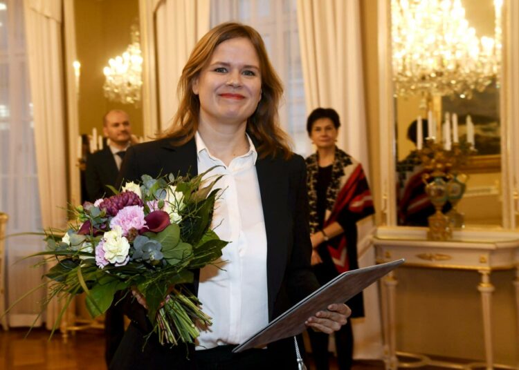 Elokuvaohjaaja Selma Vilhunen Suomi-palkintojen jakotilaisuudessa.