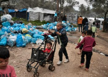 Amnestyn mukaan esimerkiksi Kreikan saarten pakolaisleirien kammottava tilanne on seurausta EU:n epäonnistuneesta turvapaikkapolitiikasta ja ihmisoikeuksien vastaisesta sopimuksesta Turkin kanssa. Kuva Morian pakolaisleiriltä, Lesboksen saarelta.