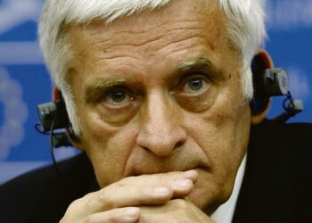 Jerzy Buzek valittiin Euroopan parlamentin puheenjohtajaksi selvin luvuin.