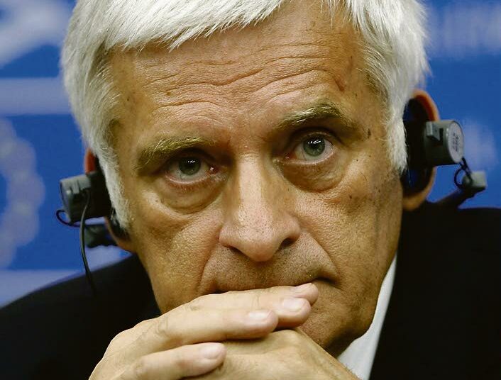 Jerzy Buzek valittiin Euroopan parlamentin puheenjohtajaksi selvin luvuin.