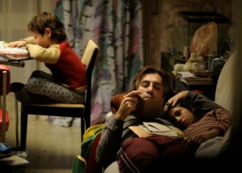 Yksinhuoltajaisällä (Javier Bardem) riittää kiireitä sekä kotona että sen ulkopuolella väkevässä espanjalaisessa nykydraamassa Biutiful.