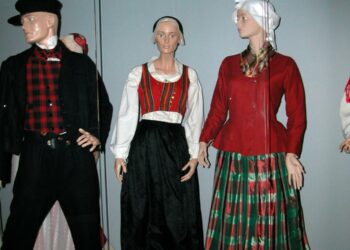 Kansallispuvun syntymäpäivää vietetään lauantaina 1. lokakuuta.