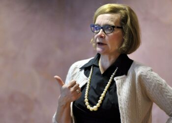 Paula Risikko muistuttaa siitä, kuka on rikollinen valelääkärijupakassa.