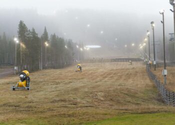 Levillä piti marraskuun puolivälissä olla alppihiihdon maailmancupin avaus. Näissä rinteissä ei poikkeuksellisen lämpimän syksyn takia kuitenkaan lasketeltu.