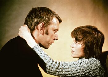Klute – rikosetsivä on trilleri pikkukaupungin yksityisetsivästä, joka etsii kadonnutta ystäväänsä. Kuvassa Donald Sutherland ja Jane Fonda.