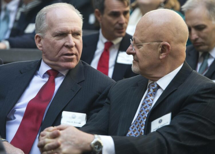 CIA:n pääjohtaja John Brennan ja Yhdysvaltain korkein tiedustelujohtaja James Clapper viime viikolla otetussa kuvassa.