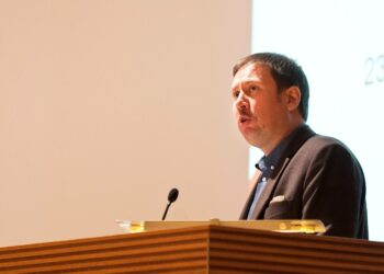 Kulttuuriministeri Paavo Arhimäki puolustaa maksutonta kirjastoa. – Suomalainen hieno kirjastolaitos on taannut sen, että laadukasta kirjallisuutta on ollut meillä kaikkien saatavilla.