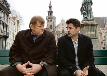 Colin Farrell (oik.) ja Brendan Gleeson ovat toimintakomedian pääosissa palk-kamurhaajakaksikko, joka lähetetään Lontoosta pariksi viikoksi Brüggeen.