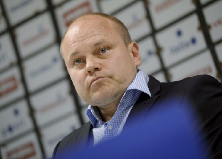 Päävalmentaja Mixu Paatelainen kertoi valinnoistaan tiedotustilaisuudessa 17. maaliskuuta.