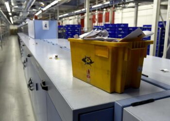 Yhteensä toistasataa työntekijää poistettiin työpaikoilta ainakin Oulussa, Raahessa, Kempeleessä ja Kokkolassa keskiviikkona.