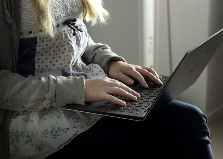 Kuntalaisten pitäisi osata hakea palveluita.