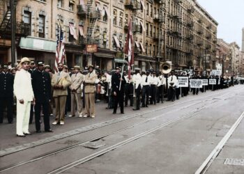 Junahenkilökunnan juhlaparaati vuonna 1936 New Yorkissa.