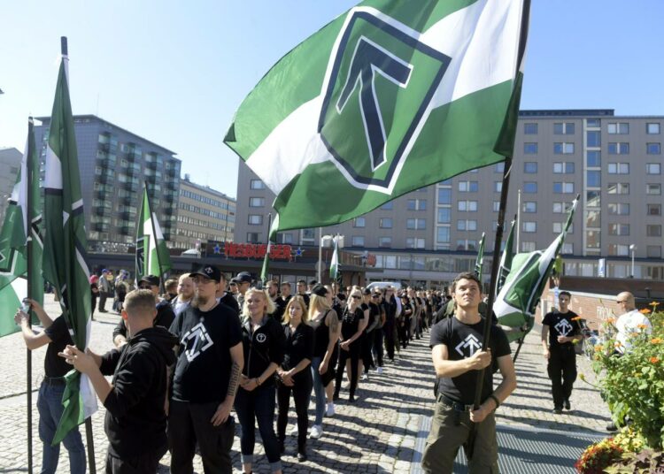 Poliisihallitus ajaa uusnatsijärjestön Pohjoismaisen vastarintaliikkeen (PVL) lakkauttamista. Kuva on järjestön marssilta Turusta 18. elokuuta.