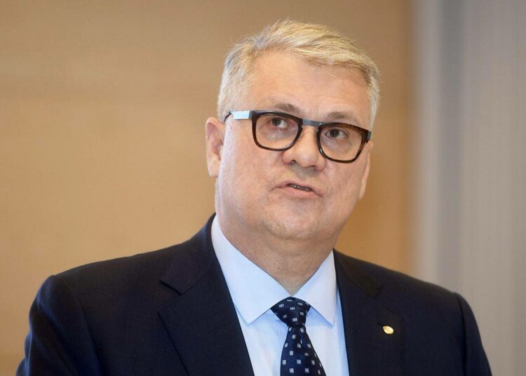 UPM:n toimitusjohtajan Jussi Pesosen palkat ja etuudet olivat 4,8 miljoonaa euroa STTK:n vertailuvuotena 2017.