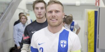 Panu Autio (edessä) on Suomen futsalmaajoukkueen kapteeni.