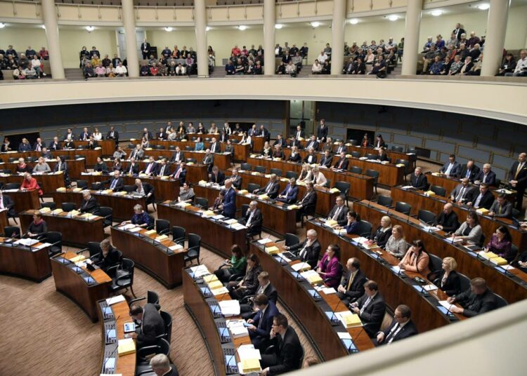Hallituspuolueilla on HS:n tuoreessa gallupissa 52,5 prosenttiyksikön kannatus.