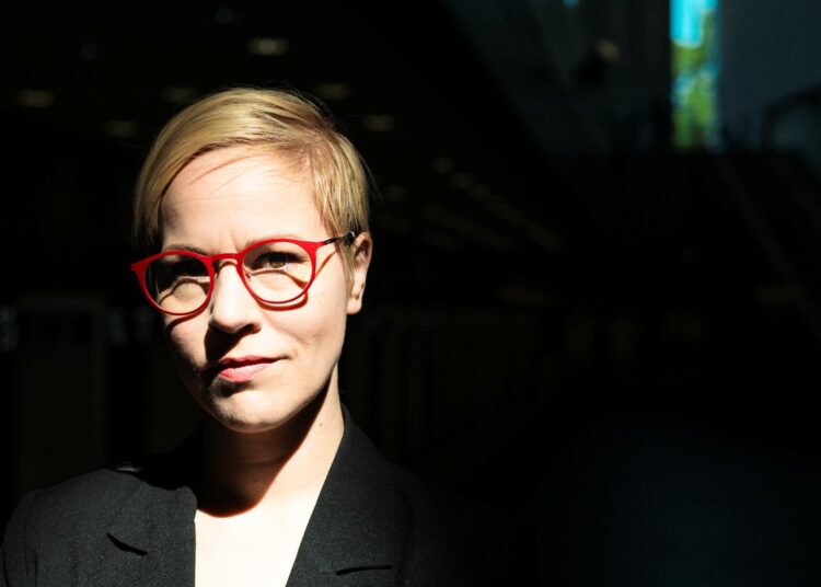 Hanna Sarkkinen.