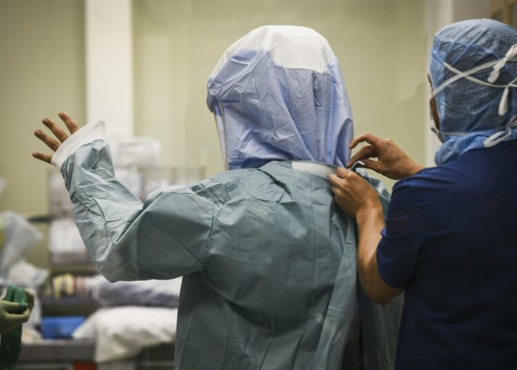 Hyvinvointialueilla on käynnissä yt-neuvottelujen ja jättipotkujen kierre.