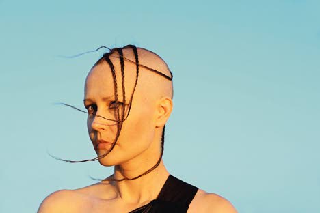 Onnellisena voi tanssia, mutta ei kirjoittaa, sanoo Virpi Pahkinen.