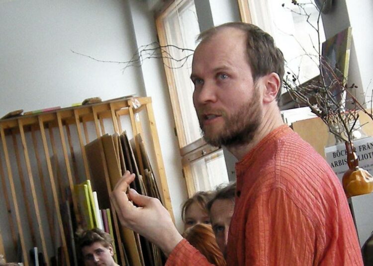 Tamperelainen degrowth-yhteiskunnan kehittelijä Marko Ulvila ehdotti kasvun purkamisen aloittamista tulojen perusteella.