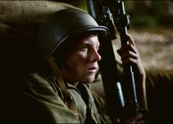 The Pacific: Tyynenmeren taistelutoverit on Steven Spielbergin ja Tom Hanksin yhteistyönä syntynyt suursarja. Kuvassa Sidney Phillips (Ashton Holmes).