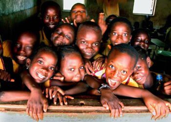 Sierraleonelaisia koululaisia Goderichin kylässä.